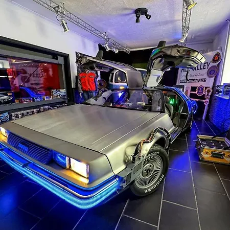 Hill Valley 2 *